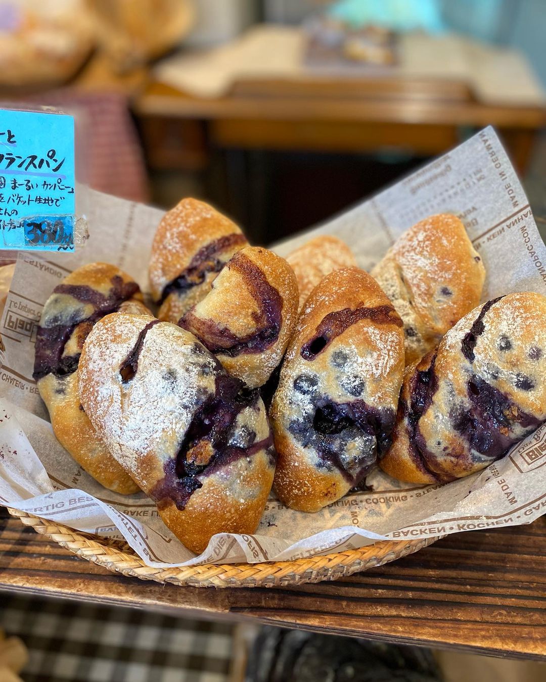 焼き上がりのお知らせ】本日も絶好調の”ブルーベリーとホワイトチョコ